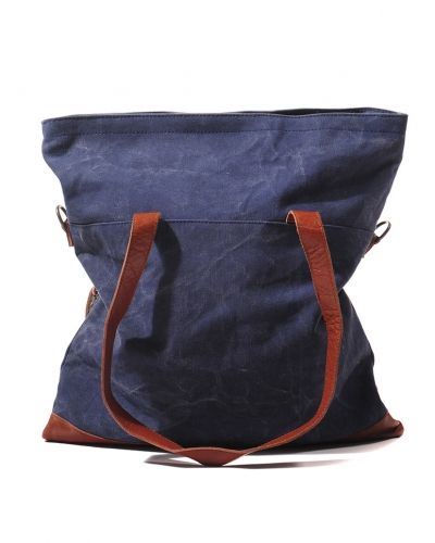 Red collar project Bondegatan Bag. Resvaskor håller hög kvalitet.