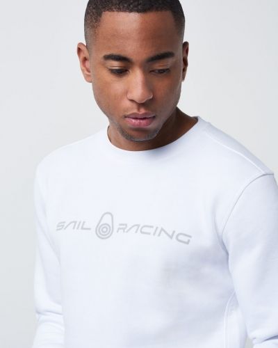 Till killar från Sail Racing, en sweatshirts.