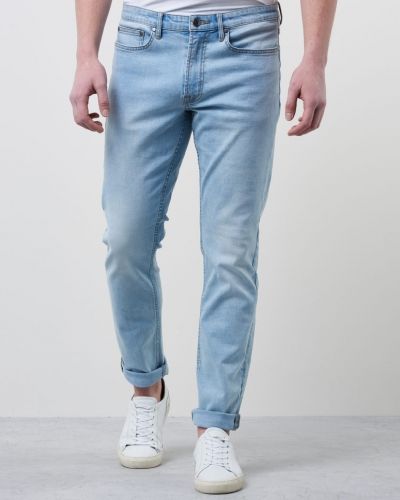 Till herr från Clay Cooper, en blå blandade jeans.