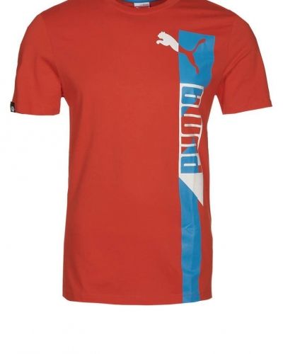 Puma CASUAL GRAPHIC Tshirt med tryck Rött från Puma, Kortärmade träningströjor