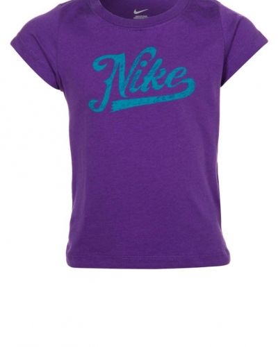 Nike Performance DASH Tshirt med tryck Lila från Nike Performance, Kortärmade träningströjor