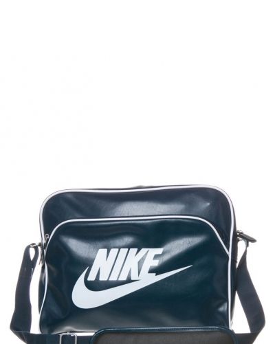 Nike Sportswear Nike Sportswear HERITAGE Axelremsväska Blått. Väskorna håller hög kvalitet.