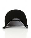 Famous Stars & Straps Famous Stars & Straps New Era snapback cap. Huvudbonader håller hög kvalitet.
