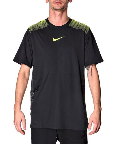 Nike Nike Speed Legend SS T-shirt. Traningstrojor håller hög kvalitet.