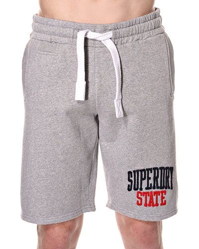 Grå shorts från Superdry