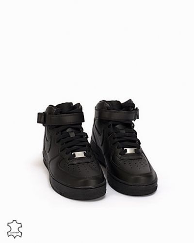 Till dam från Nike, en svart sneakers.