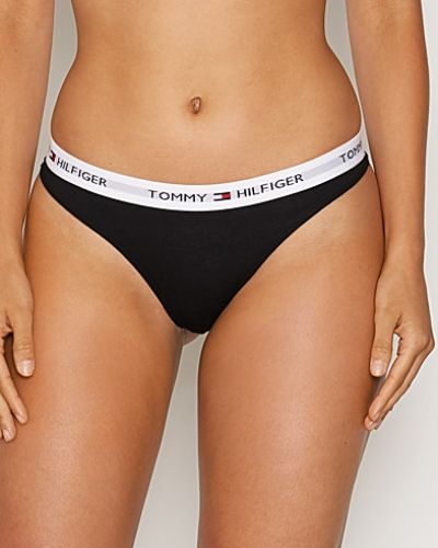 Till tjejer från Tommy Hilfiger Underwear, en svart stringtrosa.