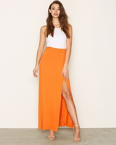 Orange långkjol från NLY Trend