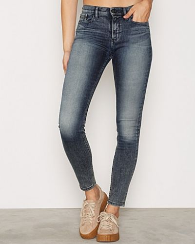 Till dam från Calvin Klein Jeans, en blå slim fit jeans.