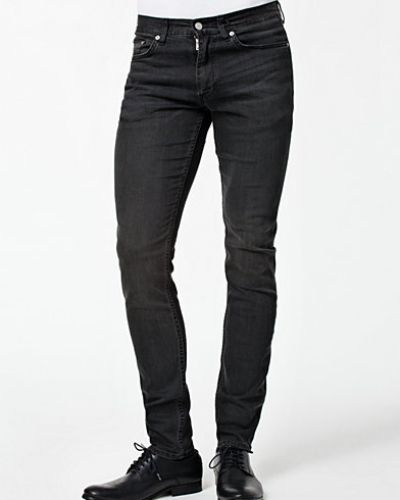 Till herr från BLK DNM, en svart straight leg jeans.