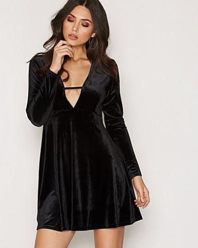 Maxiklänning Long Sleeve Velvet Dress från Glamorous
