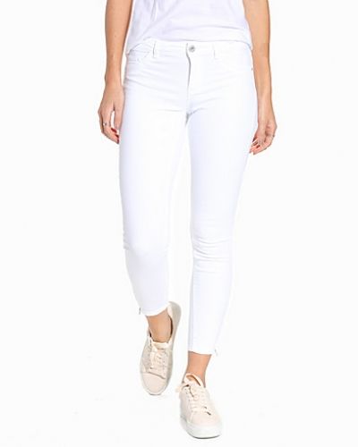 Till dam från ONLY, en vit straight leg jeans.