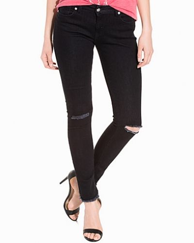 Till dam från d. Brand, en svart slim fit jeans.
