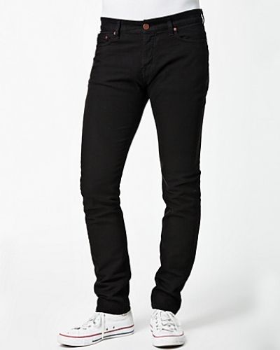 Till herr från Filippa K, en svart slim fit jeans.
