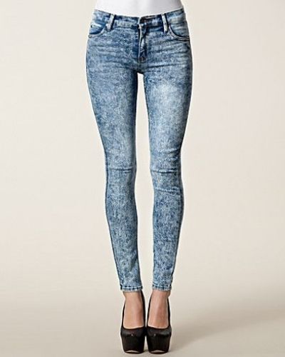 Blå slim fit jeans från Cheap Monday till dam.
