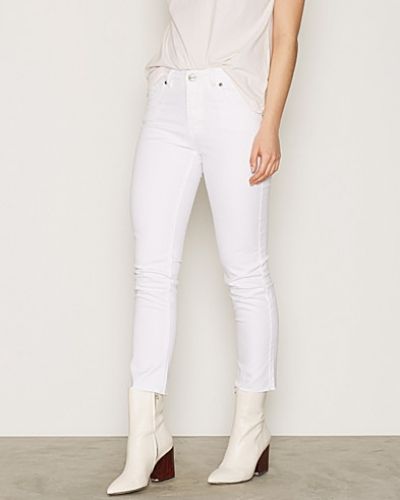 Till dam från Anine Bing, en vit slim fit jeans.